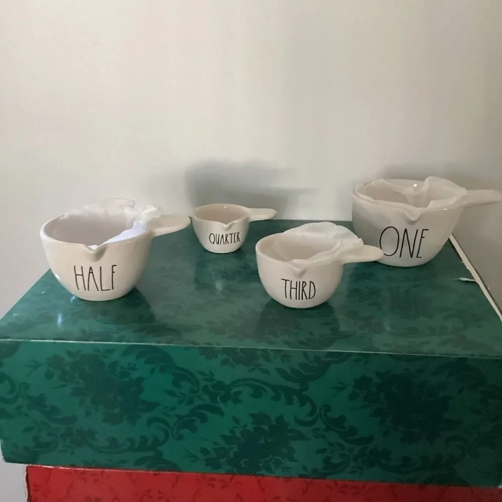 Rae Dunn Set of 4 Measuring Cups with Handle